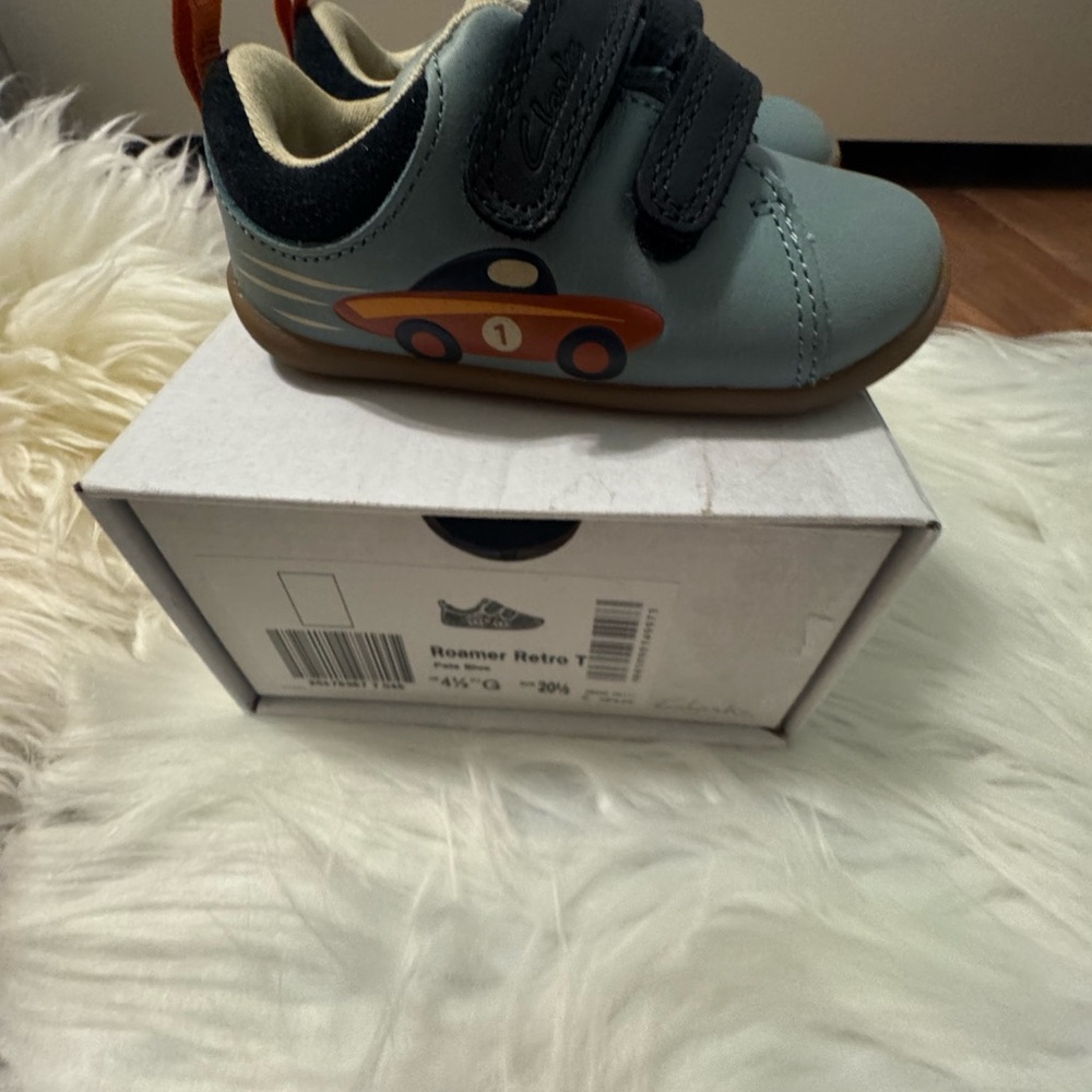 Clarks Kids Sneakers - Picture 2 of 5